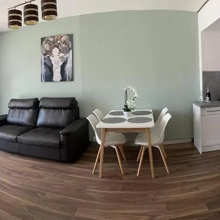 Laura Apartment *